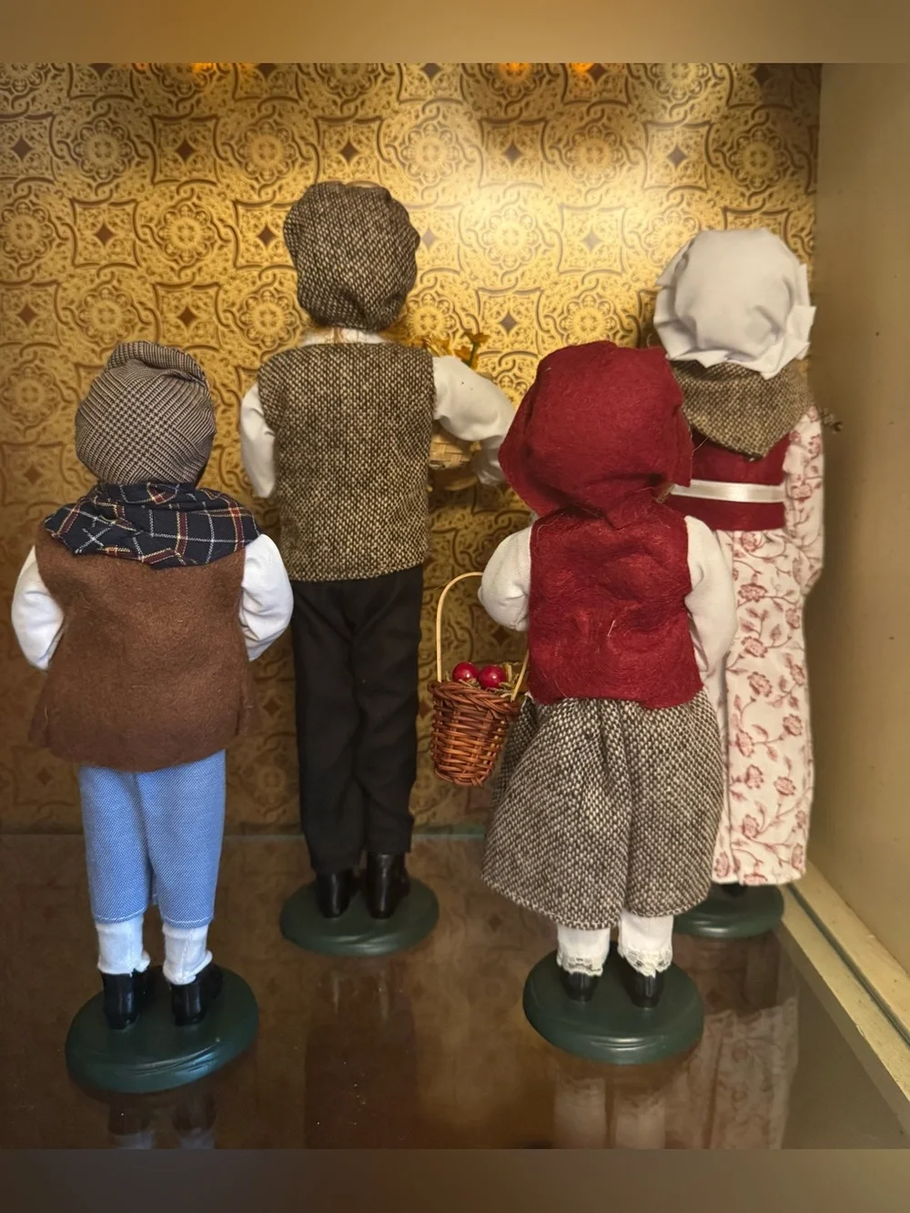 Vintage Byers Choice Carolers Harvest Thanksgiving Autumn Family Apples Pumpkin